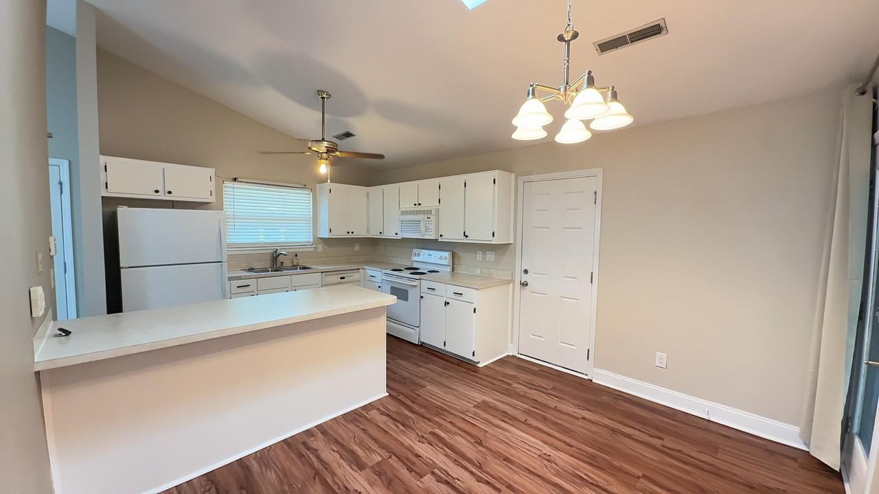 8257 Timberidge Ct - Photo 6 of 26