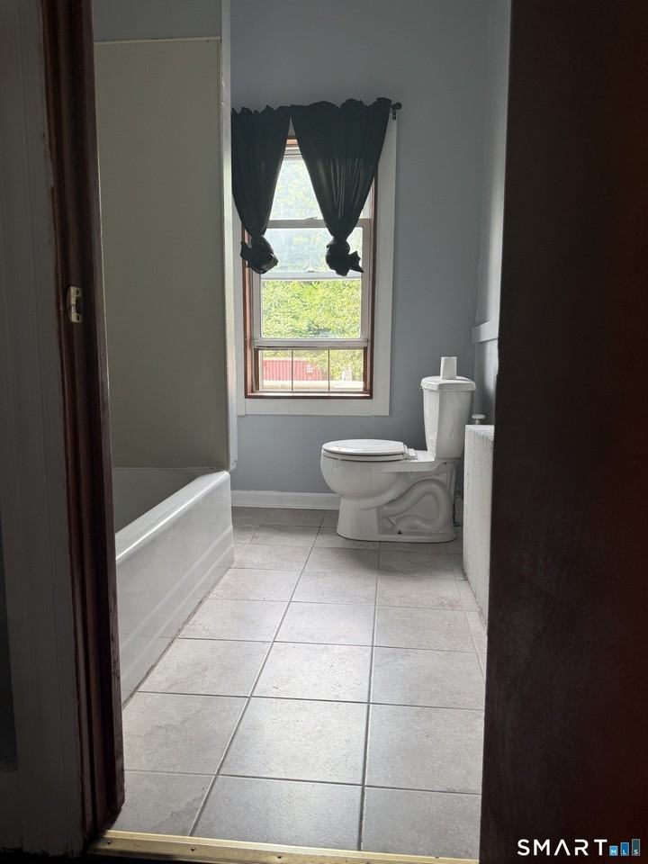 44 Gilbert St - Photo 7 of 16