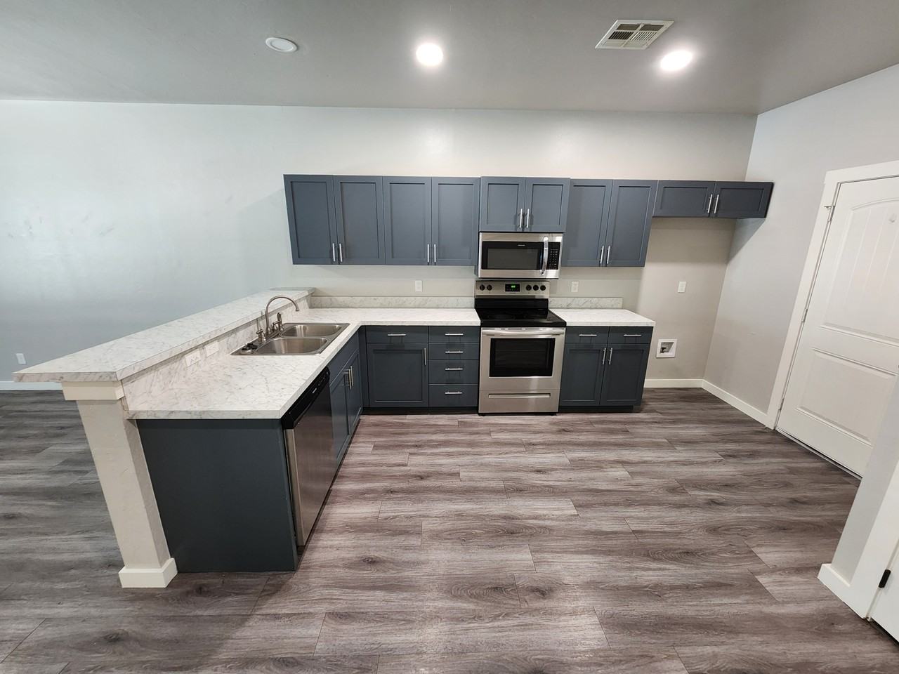 219 S Hope St #1 - Photo 3 of 10
