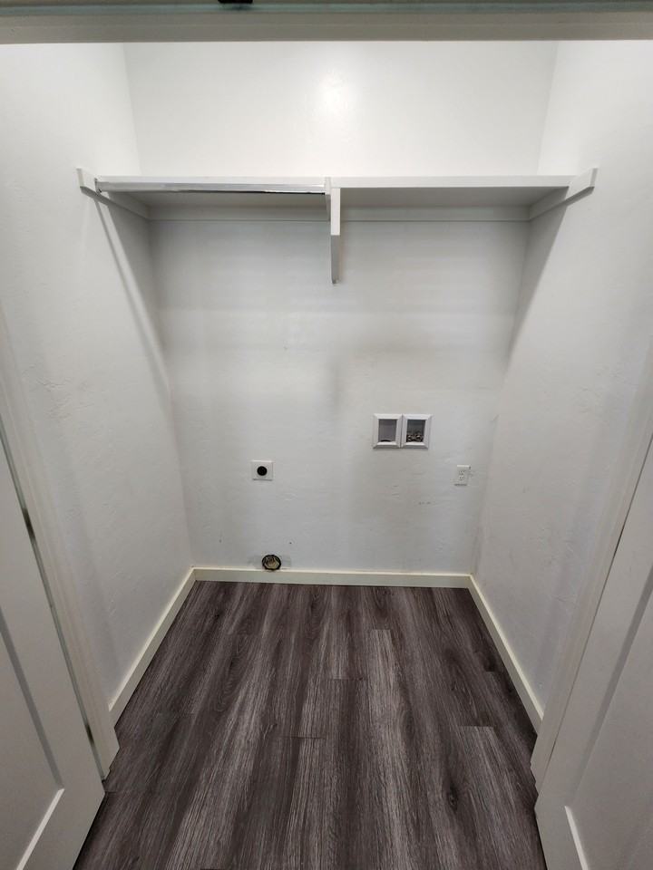 219 S Hope St #1 - Photo 4 of 10