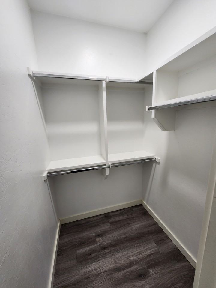 219 S Hope St #1 - Photo 6 of 10