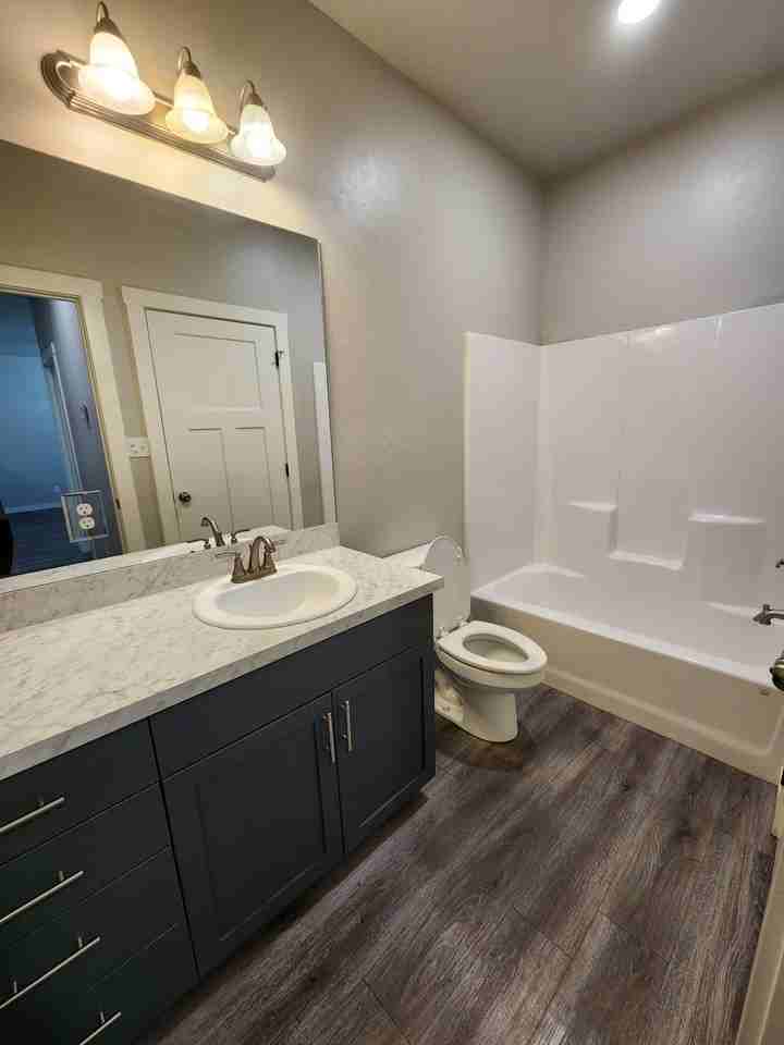 219 S Hope St #1 - Photo 7 of 10