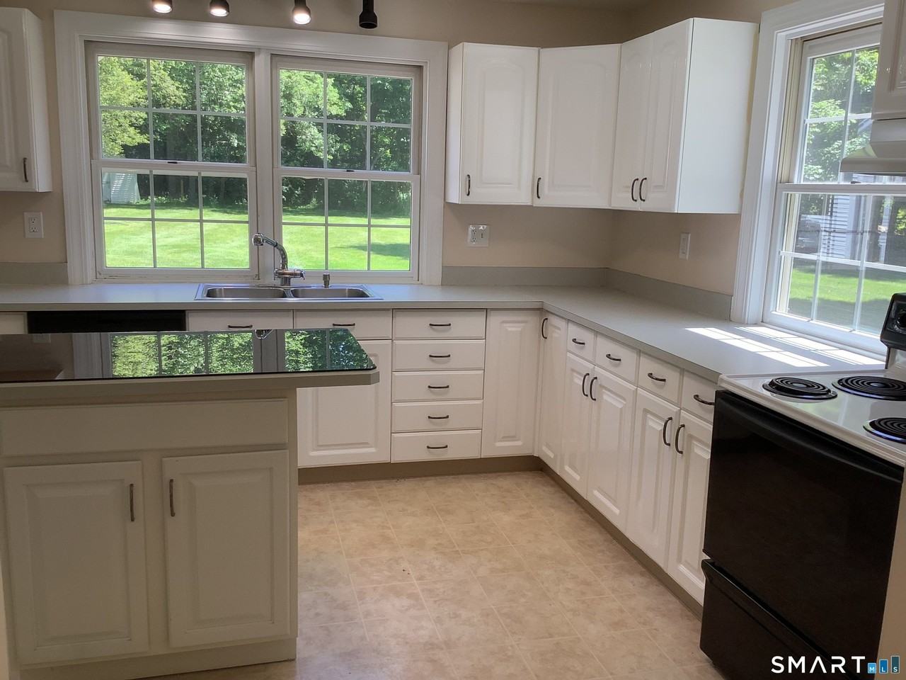 668 Huckleberry Hill Rd - Photo 7 of 20