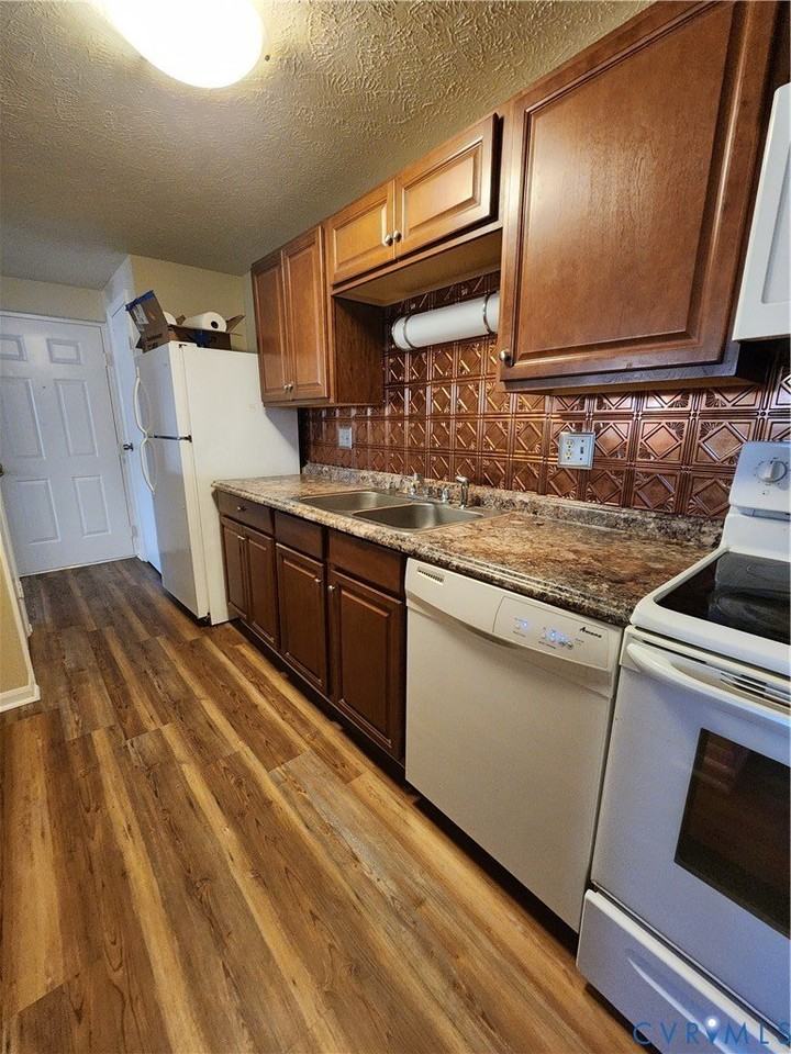 9396 Wind Haven Ct #201 - Photo 6 of 7