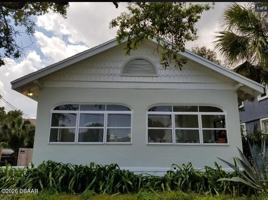 featured image of 221 N Oleander Ave