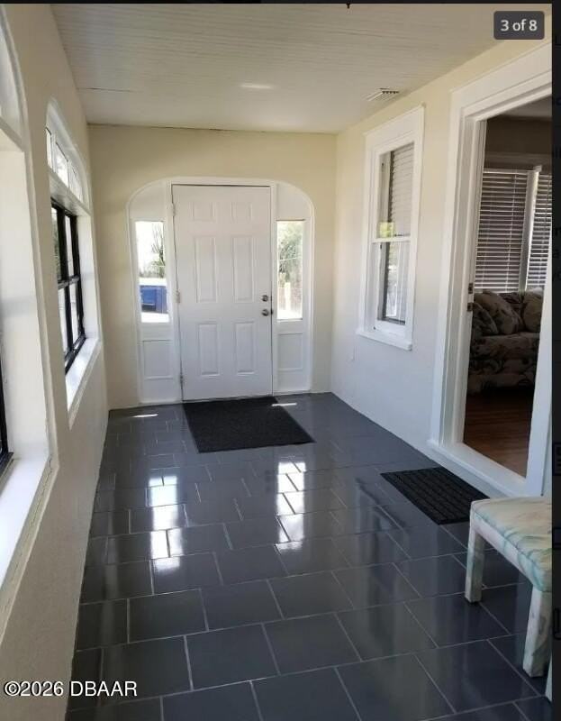 221 N Oleander Ave - Photo 2 of 8
