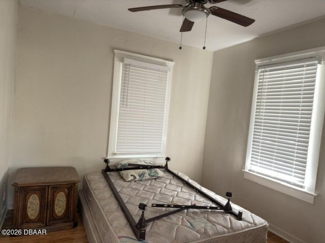 221 N Oleander Ave - Photo 5 of 8