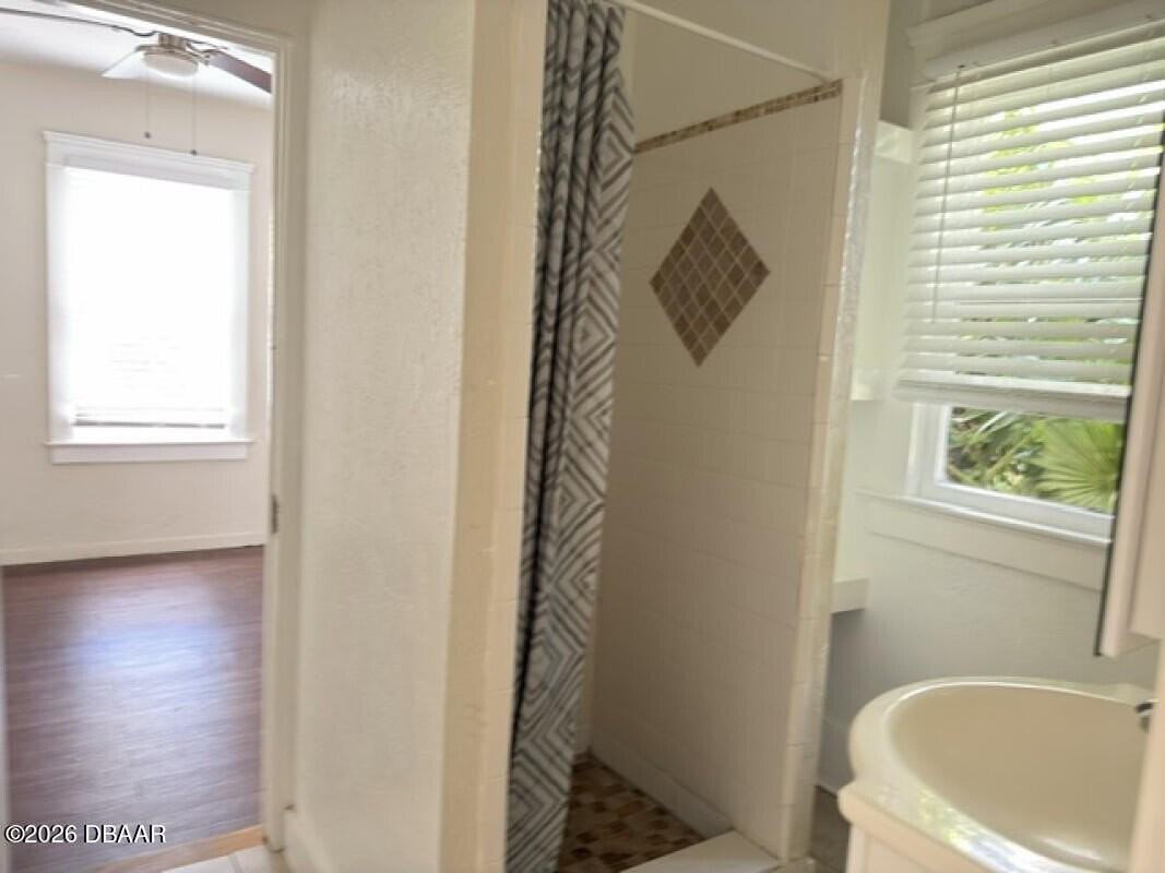221 N Oleander Ave - Photo 6 of 8