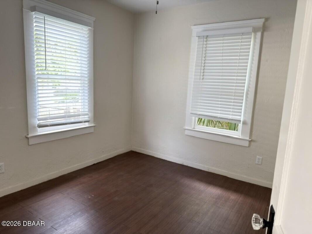 221 N Oleander Ave - Photo 7 of 8