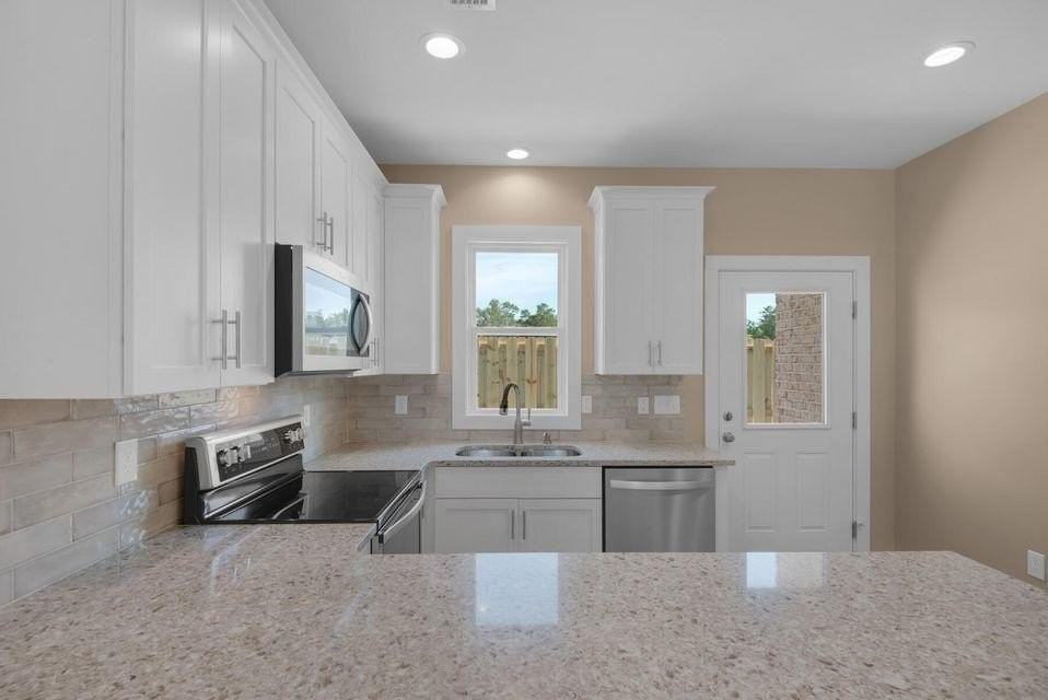 431 Adams Ave - Photo 6 of 30