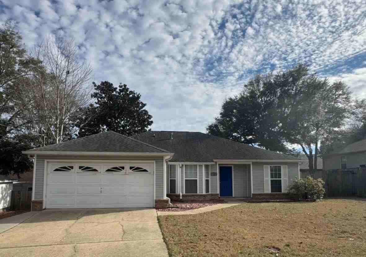 128 Menzel St - Photo 2 of 28