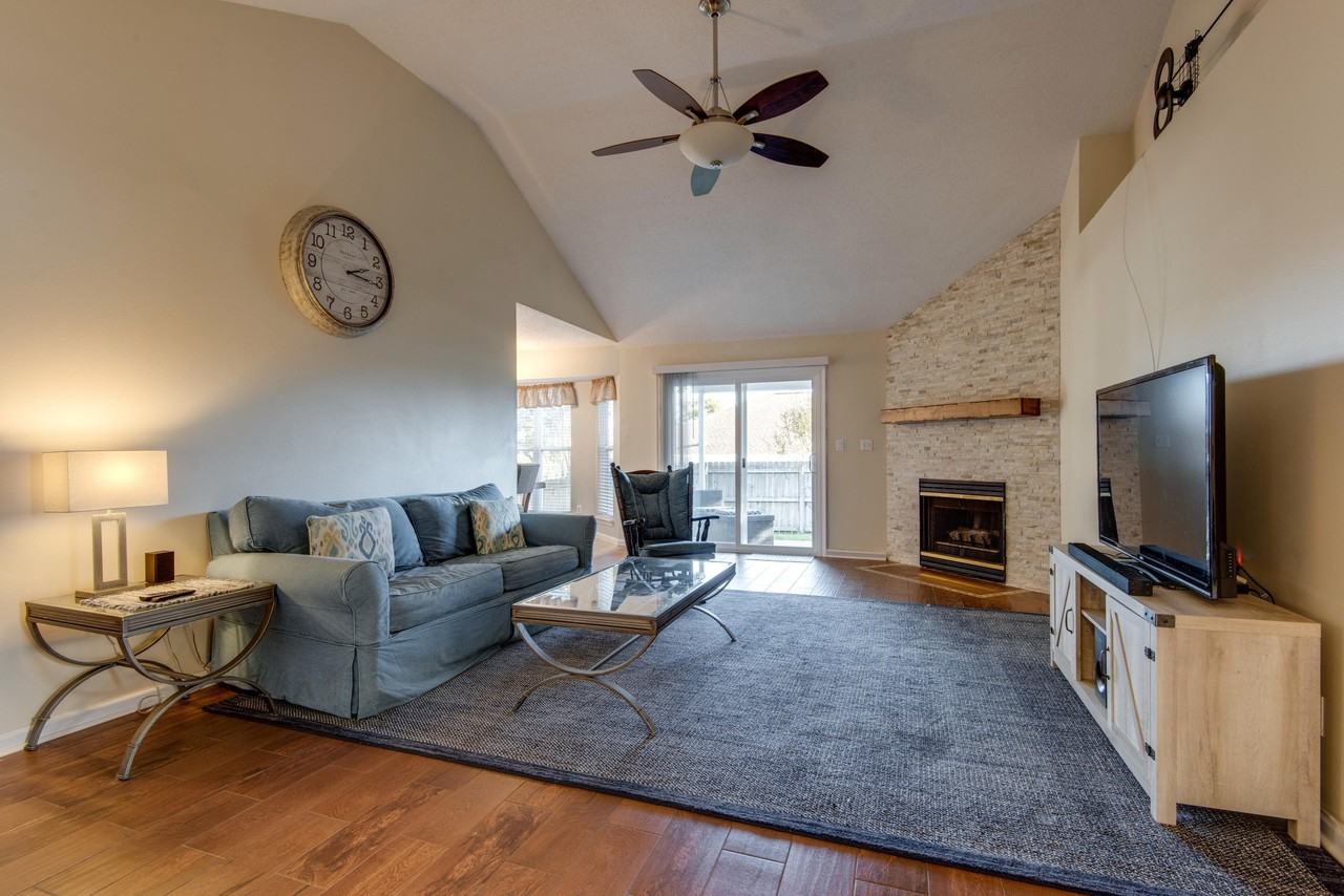 128 Menzel St - Photo 4 of 28