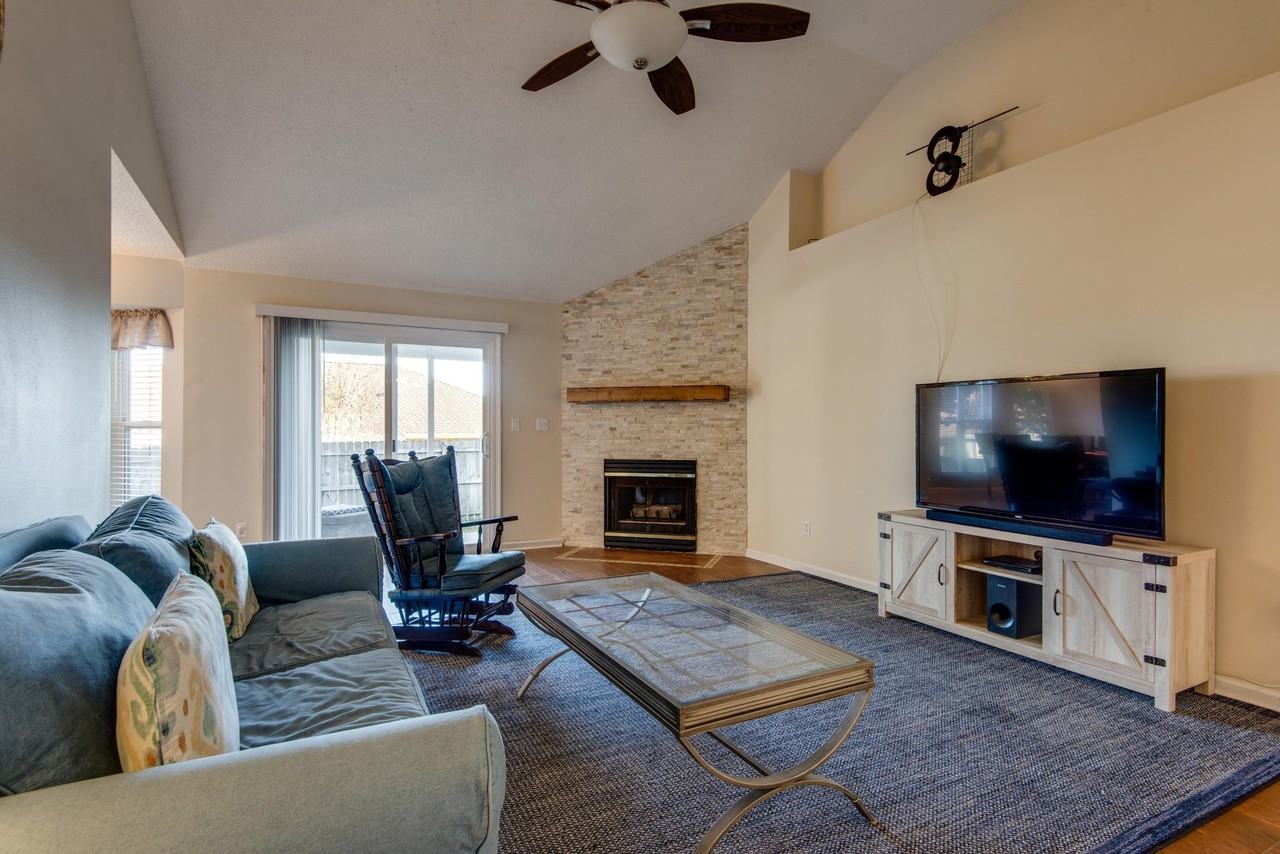 128 Menzel St - Photo 5 of 28