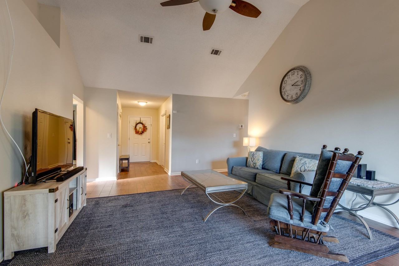 128 Menzel St - Photo 6 of 28