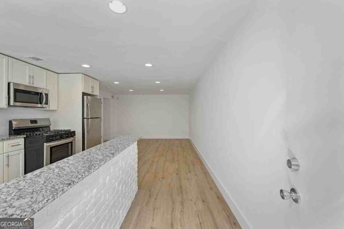 880 Saint Charles Ave Ne - Photo 3 of 20