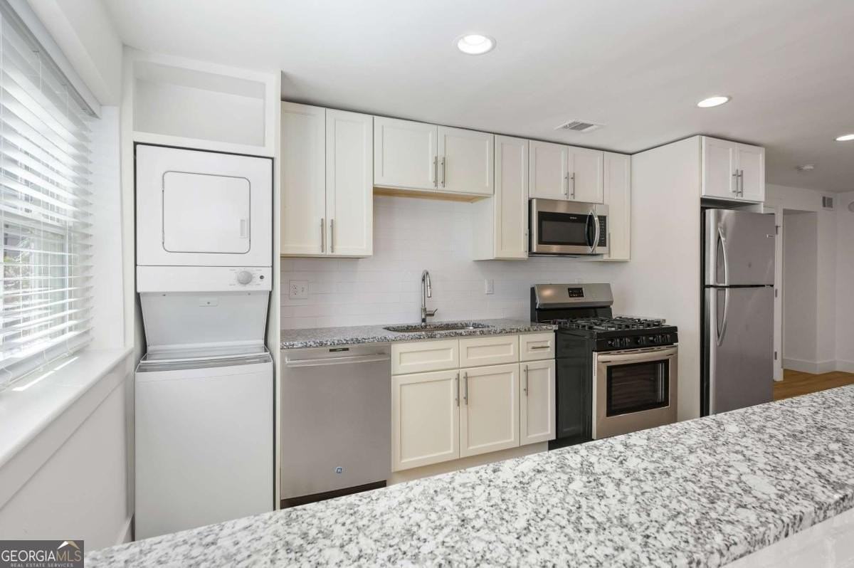 880 Saint Charles Ave Ne - Photo 5 of 20