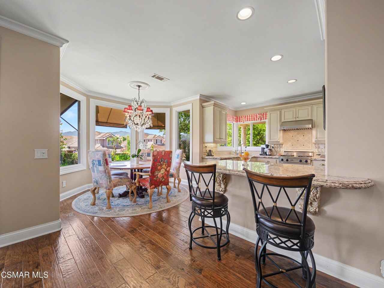 520 Ravensbury St - Photo 6 of 43