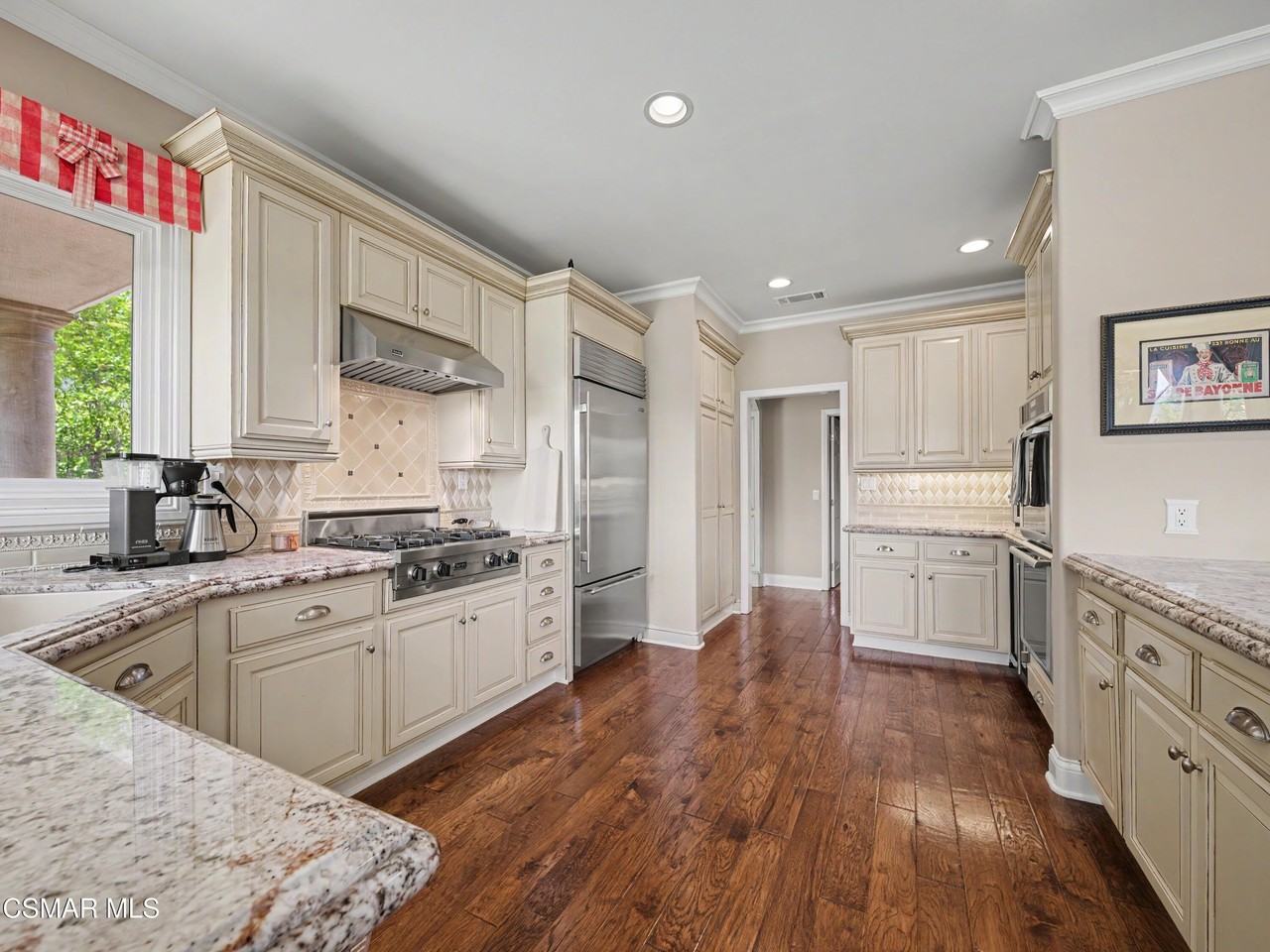 520 Ravensbury St - Photo 7 of 43