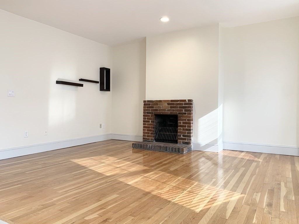 514 Massachusetts Ave - Photo 2 of 10