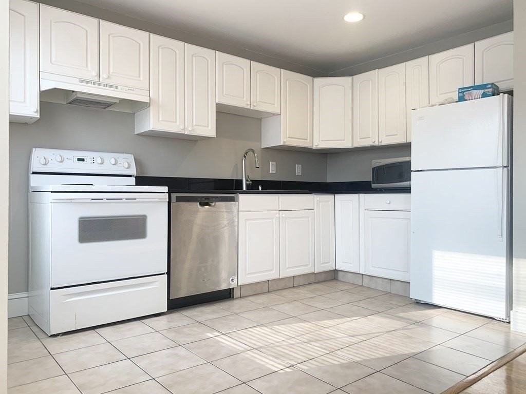 514 Massachusetts Ave - Photo 4 of 10