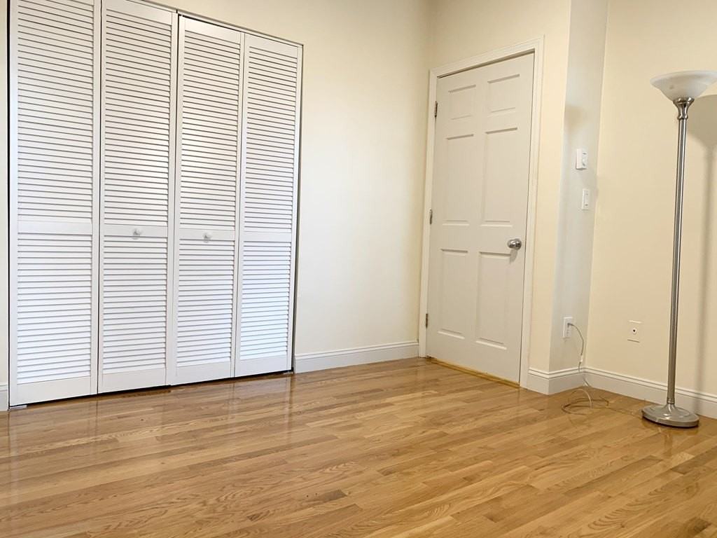 514 Massachusetts Ave - Photo 6 of 10
