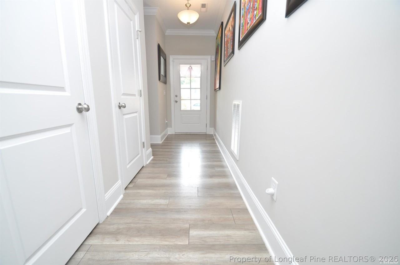 1004 Pyrenees Way - Photo 4 of 48