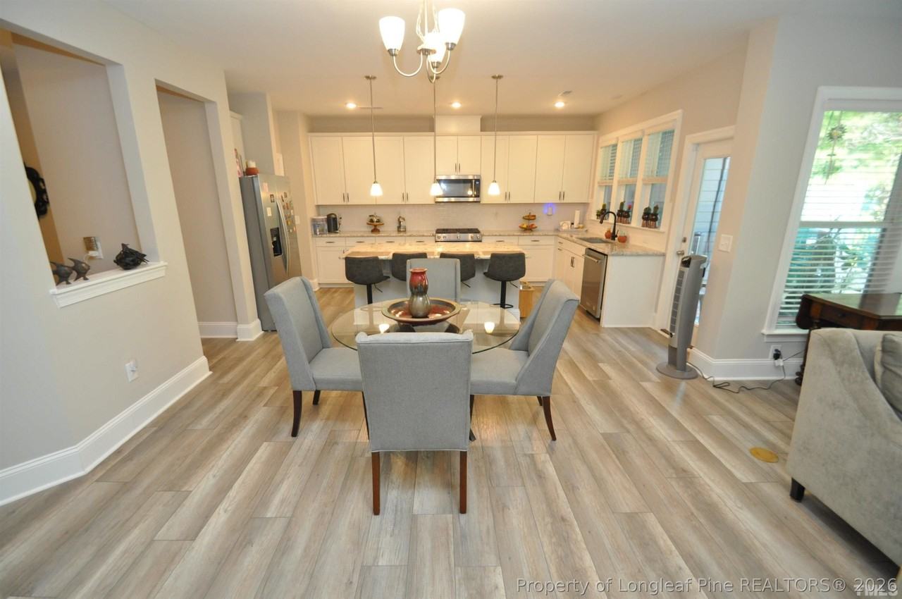 1004 Pyrenees Way - Photo 7 of 48