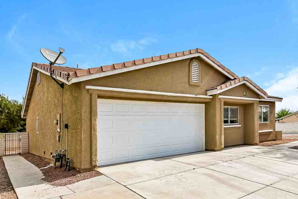 2306 Hollow Oak Ave - Photo 3 of 16