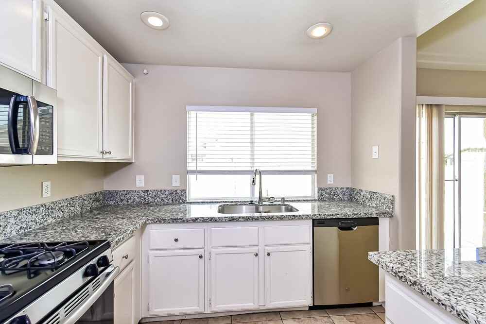 2306 Hollow Oak Ave - Photo 7 of 16