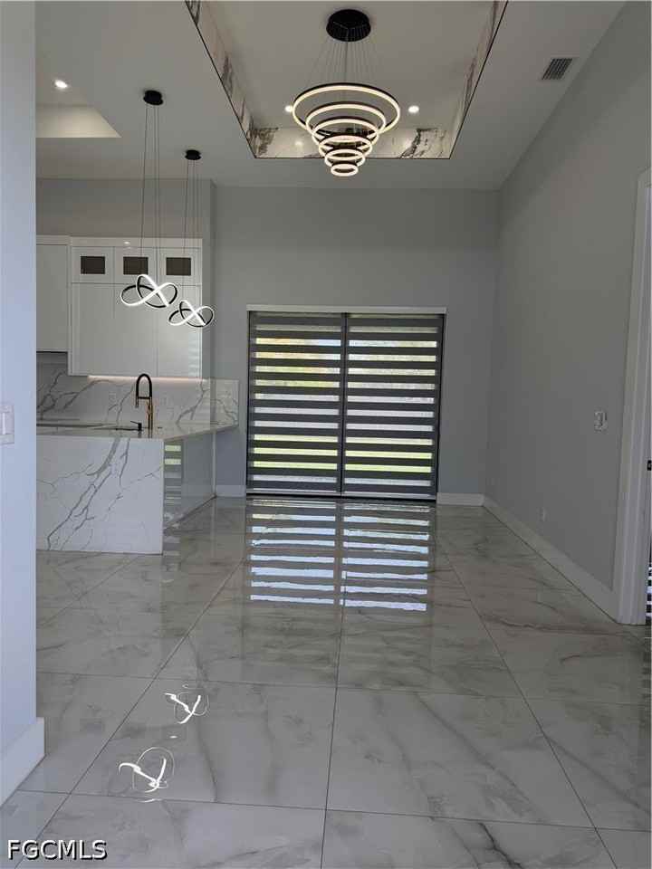 221 Sw 25th Ave - Photo 3 of 49