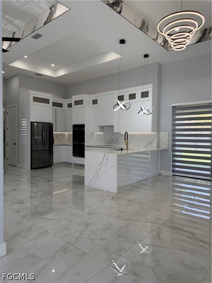221 Sw 25th Ave - Photo 4 of 49