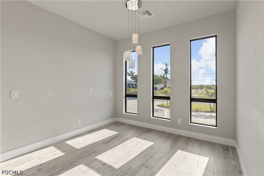 3311 Surfside Blvd - Photo 5 of 23