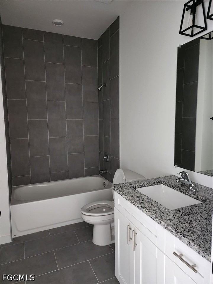 2431 Lola Ave - Photo 4 of 10