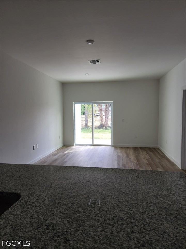2431 Lola Ave - Photo 6 of 10