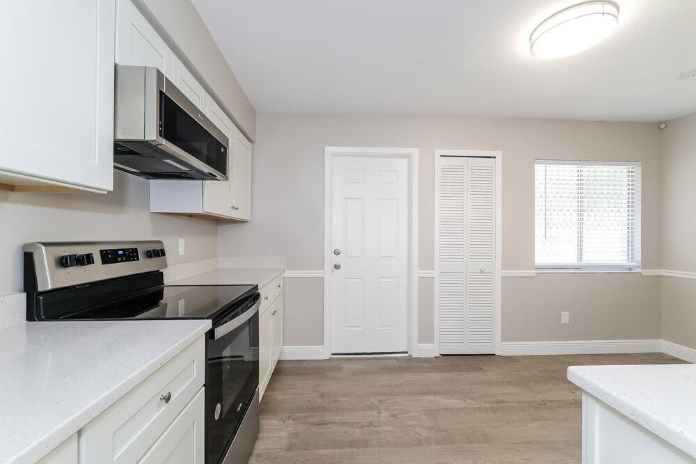 7064 Harbor Point Blvd - Photo 7 of 16