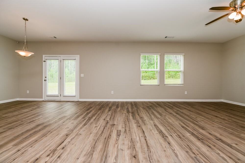 1083 Coldwater Dr - Photo 4 of 17