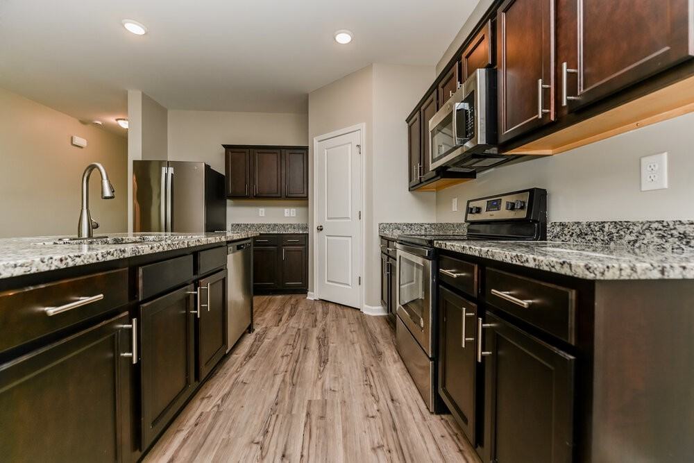 1083 Coldwater Dr - Photo 6 of 17