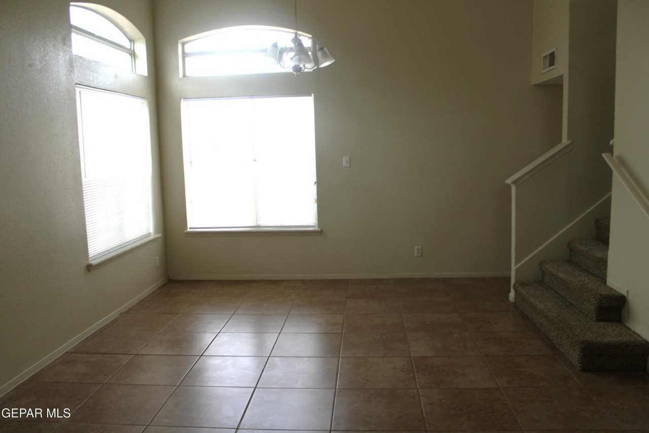 11008 Rogers Hornsby St - Photo 3 of 27