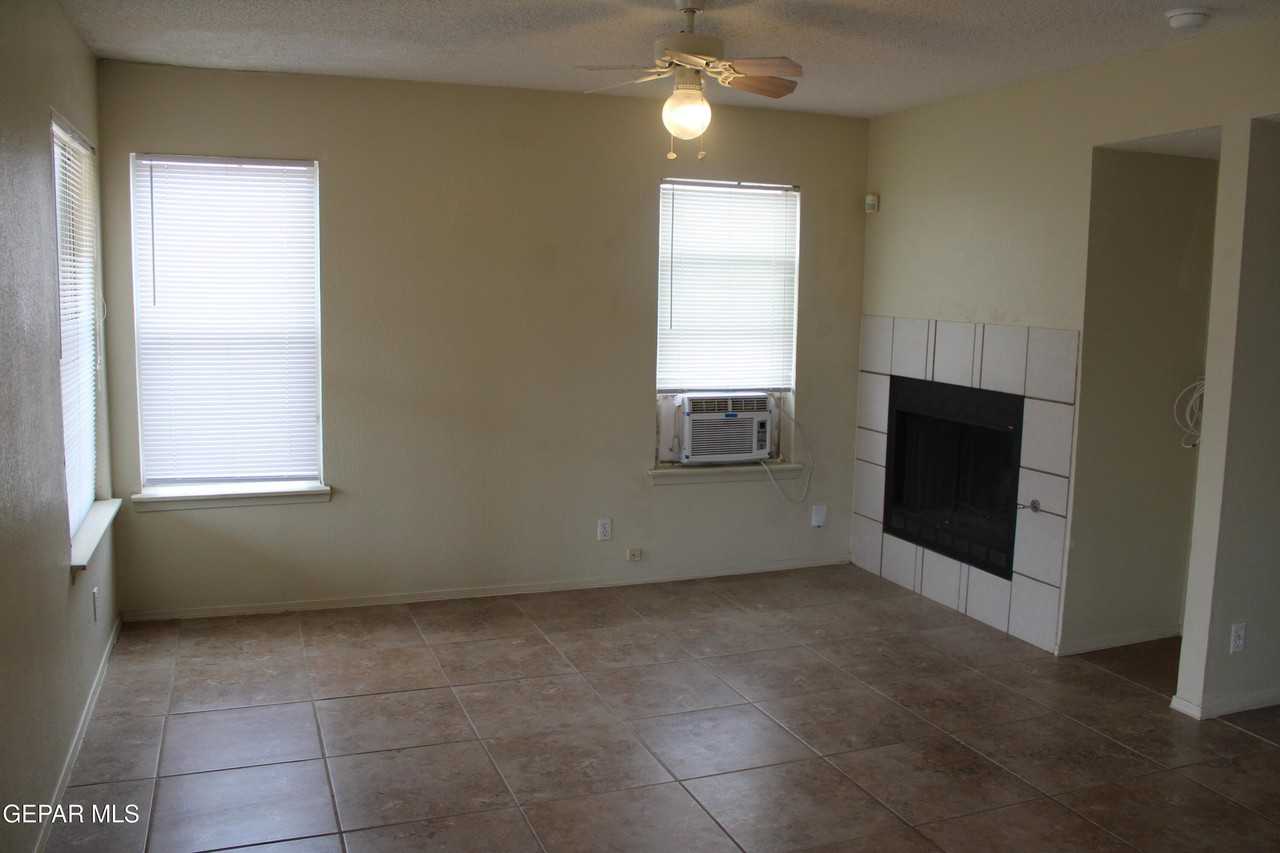 11008 Rogers Hornsby St - Photo 7 of 27