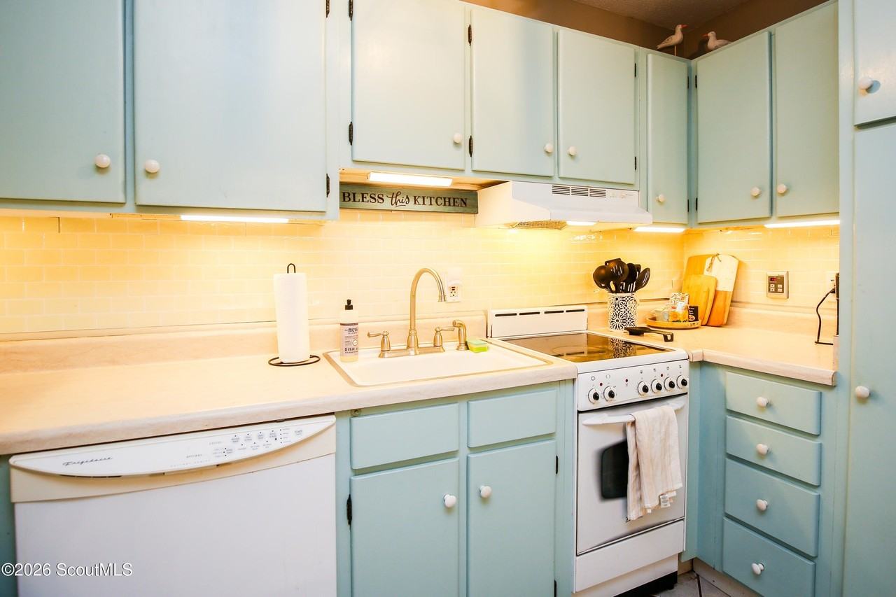 1500 Demere Rd #E4 - Photo 5 of 9