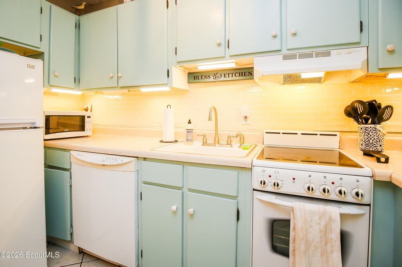 1500 Demere Rd #E4 - Photo 6 of 9