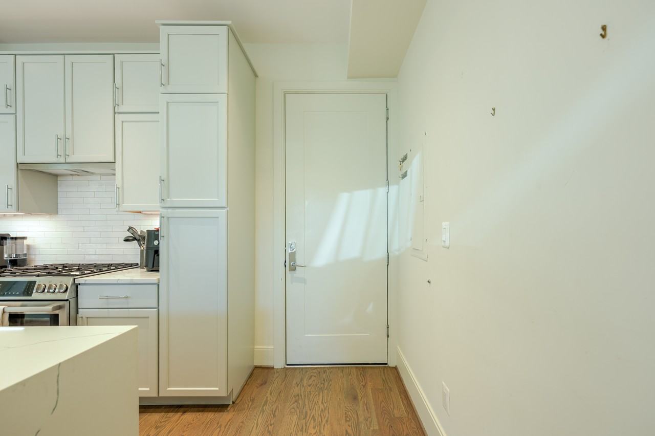 270 15th St Se #102 - Photo 3 of 23