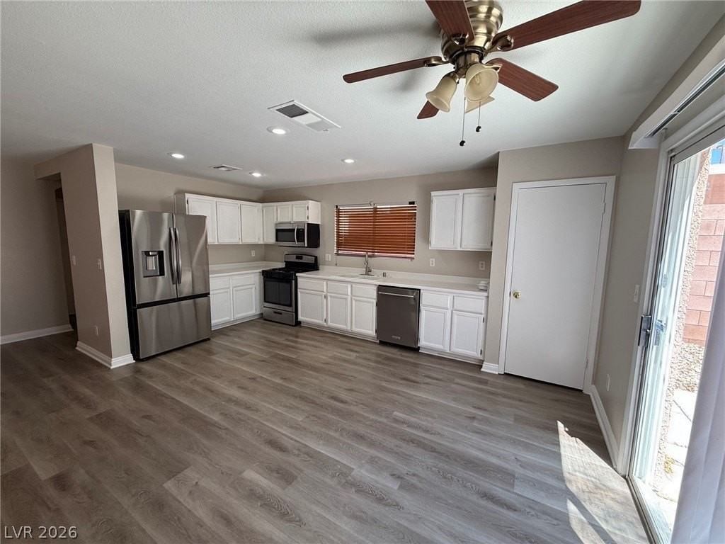 700 Sistine St - Photo 2 of 5