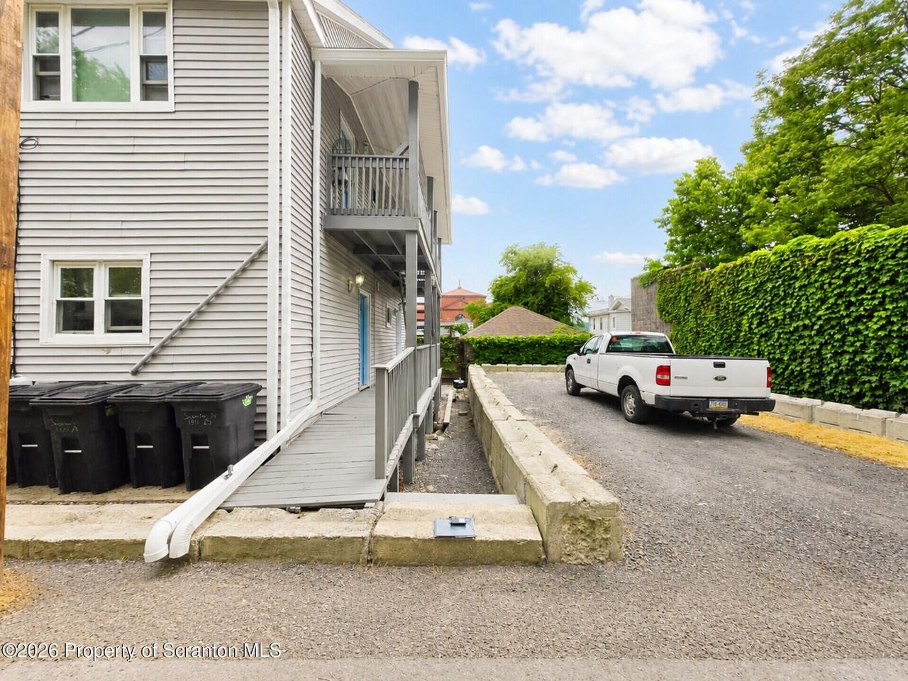 1011 Scranton St #1 - Photo 5 of 16