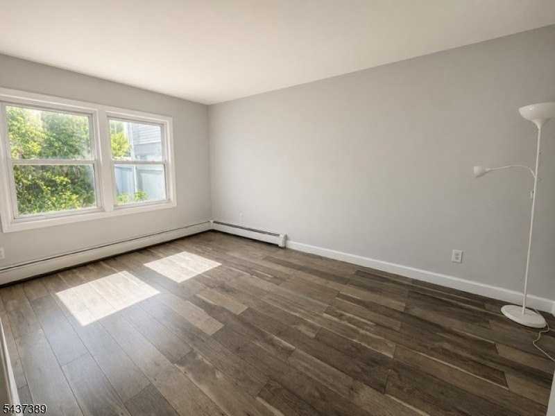 120 Grant Ave - Photo 7 of 11