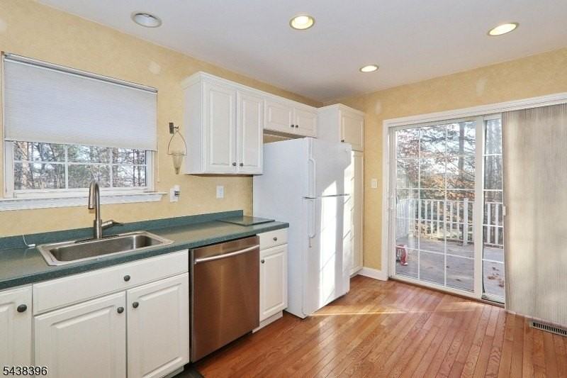 13 Minuteman Ct - Photo 2 of 22