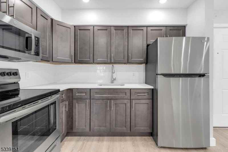 557 S Broad St #C3 - Photo 6 of 9