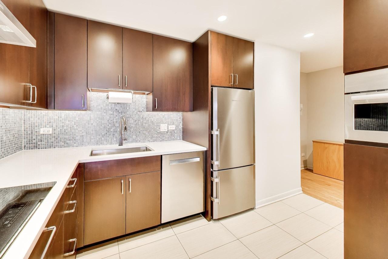 2722 Central St #4S - Photo 3 of 21