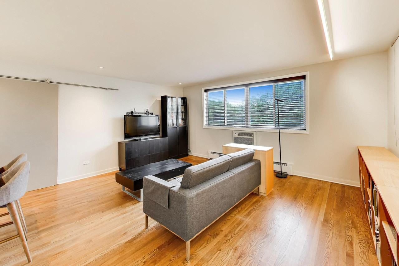 2722 Central St #4S - Photo 6 of 21