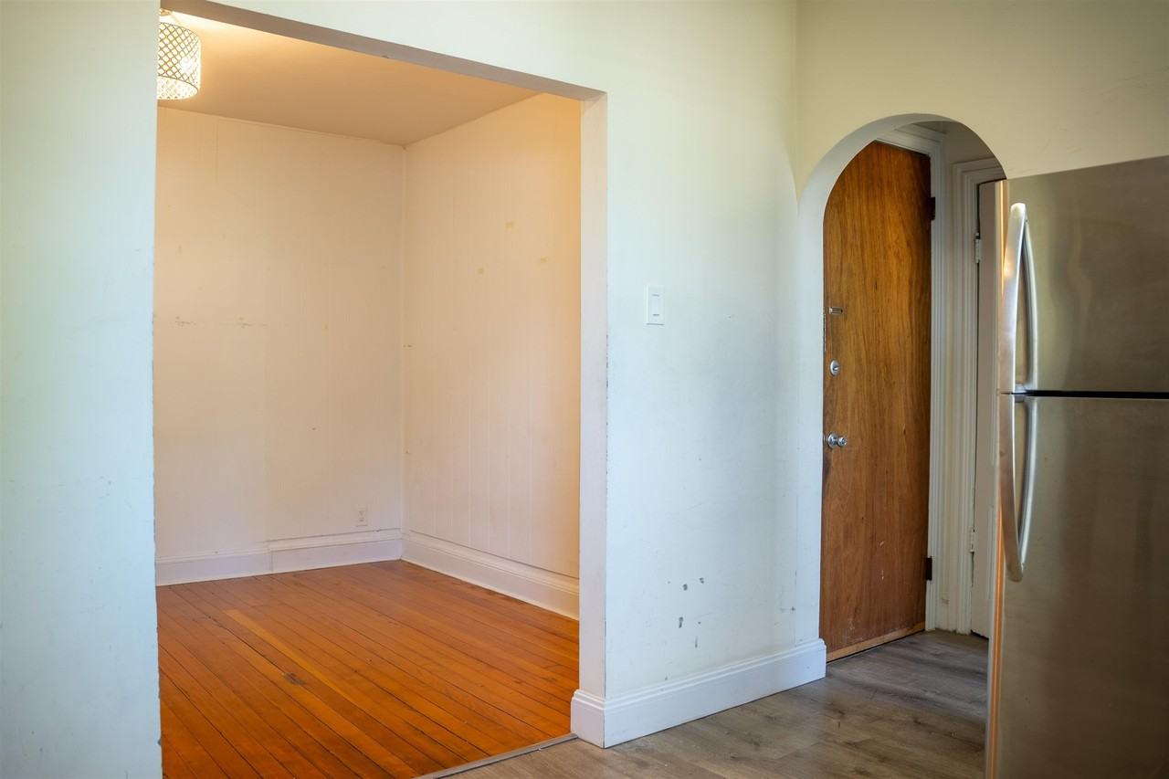294 Clerk St #1 - Photo 4 of 13